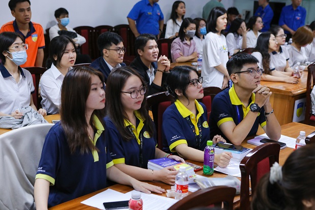 Sinh viên Luật HUTECH giành ngôi Á quân Olympic Pháp luật lần thứ 6 131