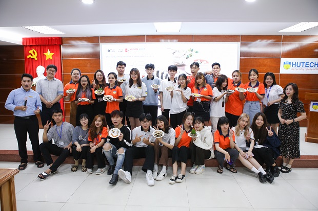 Sinh viên Viện Công nghệ Việt - Hàn (VKIT) trải nghiệm văn hóa ẩm thực Hàn Quốc với món ăn trứ danh Kimbap 148