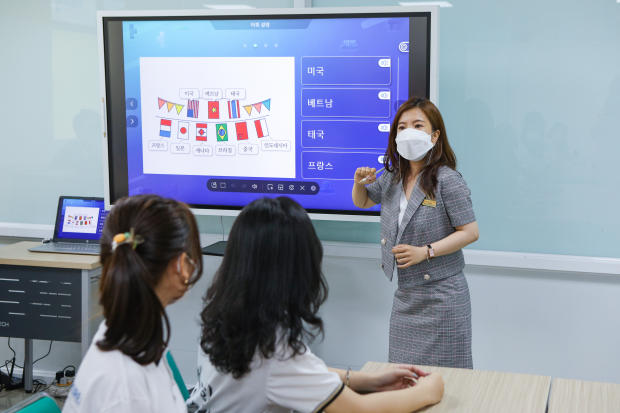 HUTECH khánh thành phòng học tiếng Hàn thông minh KLASS, thêm môi trường học tập hiện đại cho sinh viên 24
