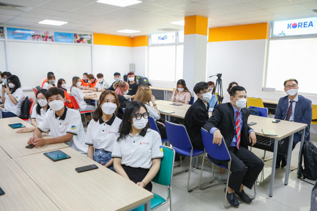 HUTECH khánh thành phòng học tiếng Hàn thông minh KLASS, thêm môi trường học tập hiện đại cho sinh viên 95