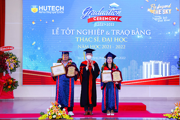 Các Tân Thạc sĩ, Cử nhân, Kỹ sư, Kiến trúc sư, Dược sĩ HUTECH rộn ràng tốt nghiệp 76