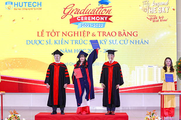 Các Tân Thạc sĩ, Cử nhân, Kỹ sư, Kiến trúc sư, Dược sĩ HUTECH rộn ràng tốt nghiệp 142