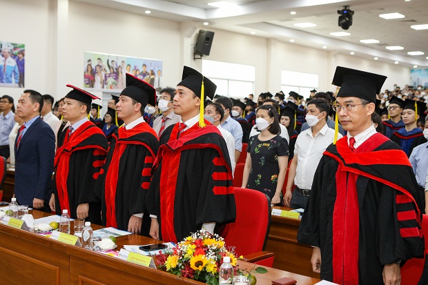 Trang trọng lễ tốt nghiệp của Tân Thạc sĩ, Cử nhân, Kỹ sư chương trình hợp tác quốc tế và Đại học chuẩn Quốc tế 182