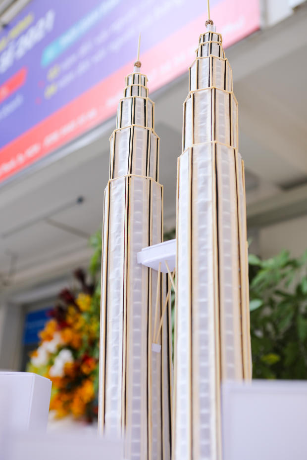 Touring famous landmarks through architectural models of HUTECH Architecture and Arts students 54