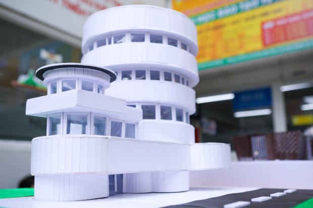 Ngắm các công trình kiến trúc nổi tiếng qua mô hình của sinh viên Kiến trúc - Mỹ thuật HUTECH 97