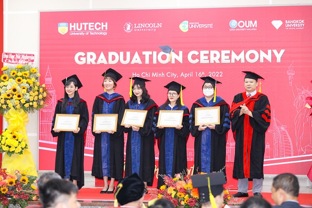 Trang trọng lễ tốt nghiệp của Tân Thạc sĩ, Cử nhân, Kỹ sư chương trình hợp tác quốc tế và Đại học chuẩn Quốc tế 15
