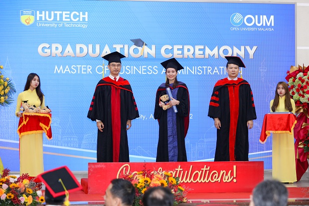 Trang trọng lễ tốt nghiệp của Tân Thạc sĩ, Cử nhân, Kỹ sư chương trình hợp tác quốc tế và Đại học chuẩn Quốc tế 197
