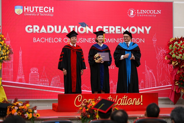 Trang trọng lễ tốt nghiệp của Tân Thạc sĩ, Cử nhân, Kỹ sư chương trình hợp tác quốc tế và Đại học chuẩn Quốc tế 203