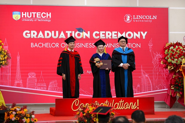 Trang trọng lễ tốt nghiệp của Tân Thạc sĩ, Cử nhân, Kỹ sư chương trình hợp tác quốc tế và Đại học chuẩn Quốc tế 206