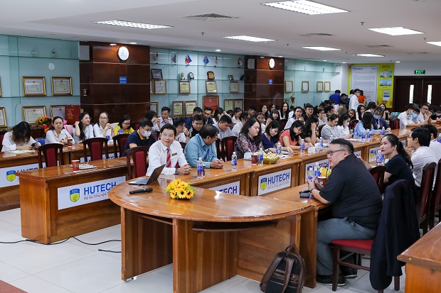 Sinh viên Khoa Luật HUTECH tìm hiểu “Đầu tư nước ngoài tại Việt Nam qua hoạt động mua bán, sáp nhập doanh nghiệp” 50