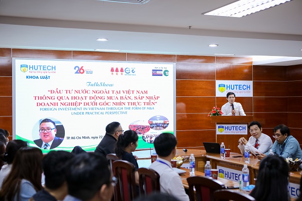 Sinh viên Khoa Luật HUTECH tìm hiểu “Đầu tư nước ngoài tại Việt Nam qua hoạt động mua bán, sáp nhập doanh nghiệp” 10