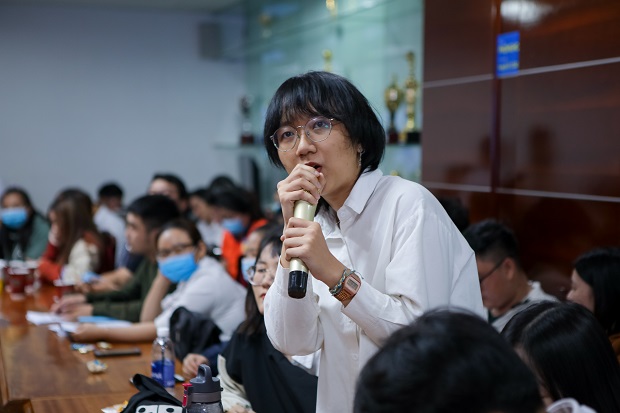 Sinh viên Khoa Luật HUTECH tìm hiểu “Đầu tư nước ngoài tại Việt Nam qua hoạt động mua bán, sáp nhập doanh nghiệp” 70