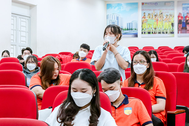 Sinh viên Khoa Tài chính - Thương mại trau dồi tiếng Anh tại workshop "Ngữ pháp ứng dụng trong nói và viết" 76