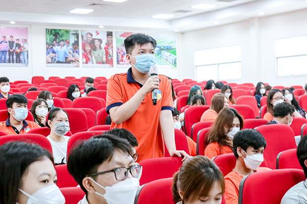 Sinh viên Khoa Tài chính - Thương mại trau dồi tiếng Anh tại workshop "Ngữ pháp ứng dụng trong nói và viết" 74