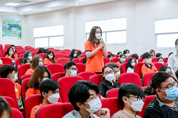 Sinh viên Khoa Tài chính - Thương mại trau dồi tiếng Anh tại workshop "Ngữ pháp ứng dụng trong nói và viết" 79