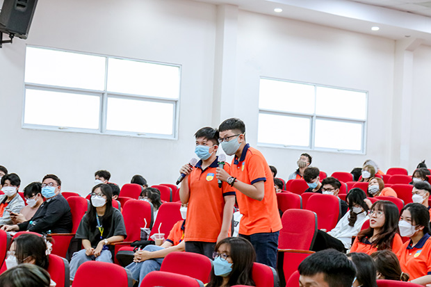 Sinh viên Khoa Tài chính - Thương mại trau dồi tiếng Anh tại workshop "Ngữ pháp ứng dụng trong nói và viết" 81