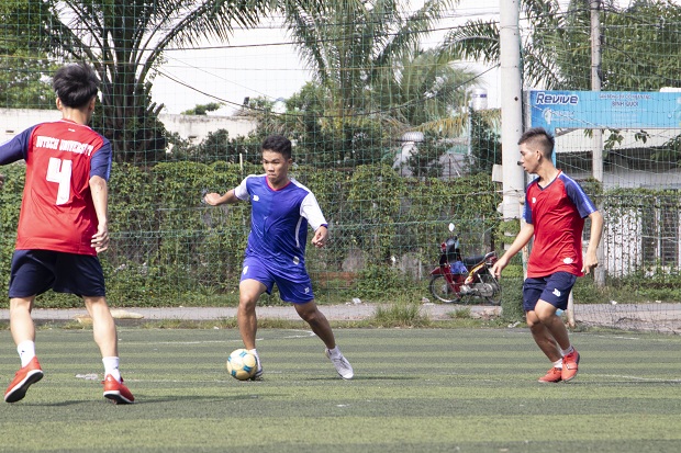 Đội Công tác xã hội vô địch môn Bóng đá Giải thể thao Chào đón Tân Sinh viên 35