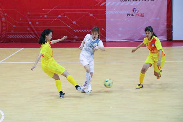 Nhìn lại hành trình bảo vệ “ngôi hậu” của tuyển nữ Futsal HUTECH tại mùa giải 2020 42