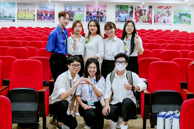 Sinh viên Khoa Tài chính - Thương mại trau dồi tiếng Anh tại workshop "Ngữ pháp ứng dụng trong nói và viết" 112