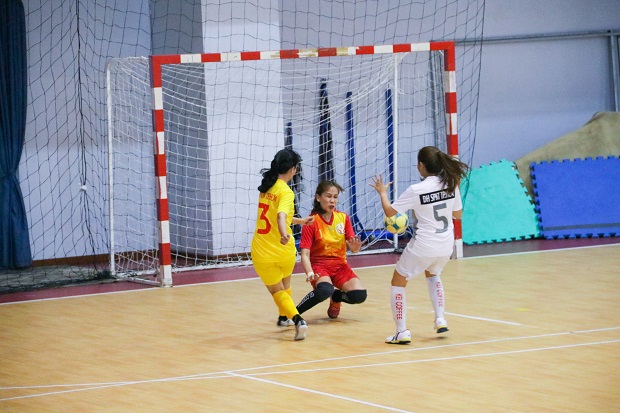 Nhìn lại hành trình bảo vệ “ngôi hậu” của tuyển nữ Futsal HUTECH tại mùa giải 2020 50