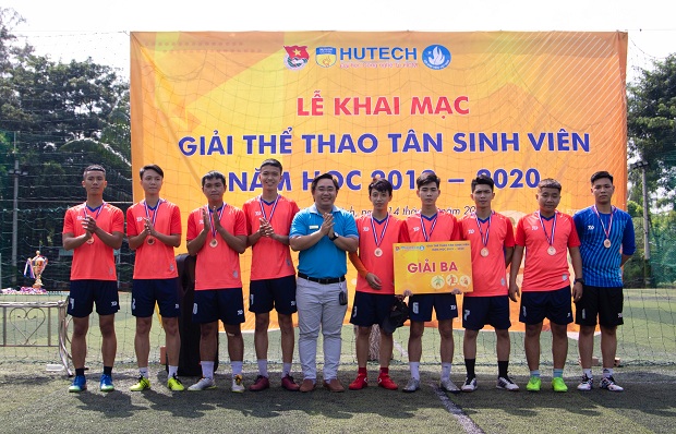 Đội Công tác xã hội vô địch môn Bóng đá Giải thể thao Chào đón Tân Sinh viên 62