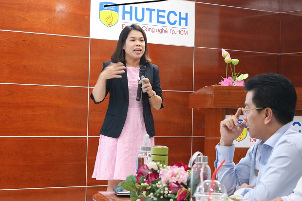Khoa Tài chính - Thương mại HUTECH cùng sinh viên đối thoại về khởi nghiệp 54