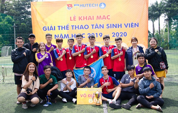 Đội Công tác xã hội vô địch môn Bóng đá Giải thể thao Chào đón Tân Sinh viên 56