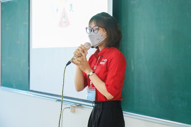 Sinh viên ngành Công nghệ thực phẩm tìm hiểu về Probiotics cùng đại diện Công ty Yakult Việt Nam 4