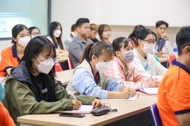 Sinh viên ngành Công nghệ thực phẩm tìm hiểu về Probiotics cùng đại diện Công ty Yakult Việt Nam 42
