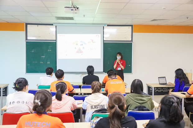 Sinh viên ngành Công nghệ thực phẩm tìm hiểu về Probiotics cùng đại diện Công ty Yakult Việt Nam 17