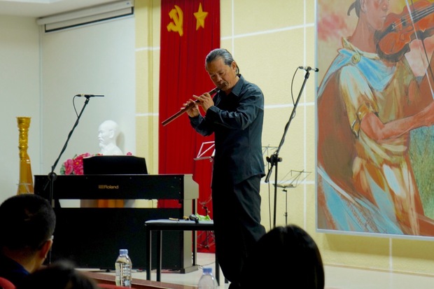 Sinh viên Khoa Truyền thông và Thiết kế thưởng thức âm nhạc cổ điển tại Music Concert 3 - “Khoảng cách ngắn” 44