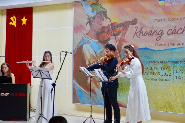 Sinh viên Khoa Truyền thông và Thiết kế thưởng thức âm nhạc cổ điển tại Music Concert 3 - “Khoảng cách ngắn” 39