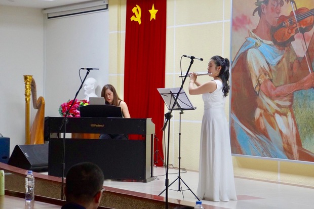 Sinh viên Khoa Truyền thông và Thiết kế thưởng thức âm nhạc cổ điển tại Music Concert 3 - “Khoảng cách ngắn” 47