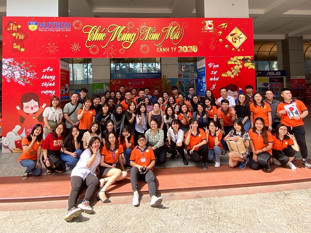 Sinh viên Singapore trải nghiệm văn hóa Việt Nam tại HUTECH 38