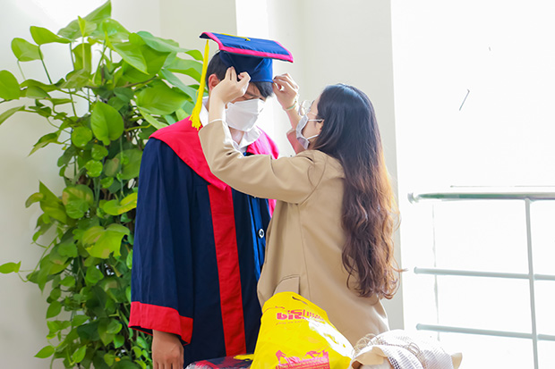 Các Tân Thạc sĩ, Cử nhân, Kỹ sư, Kiến trúc sư, Dược sĩ HUTECH rộn ràng tốt nghiệp 162