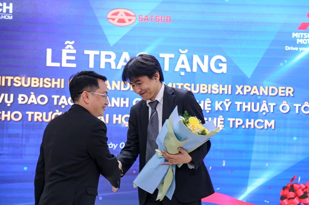 Mitsubishi Motors Vietnam trao tặng 02 ô tô phục vụ đào tạo ngành Công nghệ kỹ thuật ô tô HUTECH 129