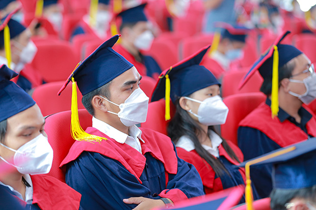 Các Tân Thạc sĩ, Cử nhân, Kỹ sư, Kiến trúc sư, Dược sĩ HUTECH rộn ràng tốt nghiệp 186