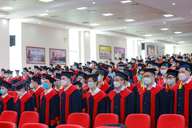 Các Tân Thạc sĩ, Cử nhân, Kỹ sư, Kiến trúc sư, Dược sĩ HUTECH rộn ràng tốt nghiệp 189