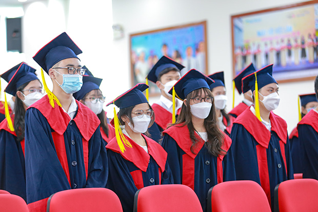Các Tân Thạc sĩ, Cử nhân, Kỹ sư, Kiến trúc sư, Dược sĩ HUTECH rộn ràng tốt nghiệp 192