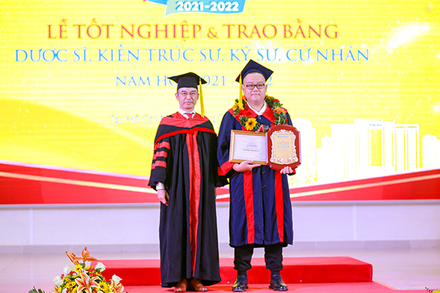 Các Tân Thạc sĩ, Cử nhân, Kỹ sư, Kiến trúc sư, Dược sĩ HUTECH rộn ràng tốt nghiệp 120