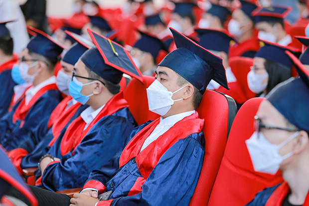 Các Tân Thạc sĩ, Cử nhân, Kỹ sư, Kiến trúc sư, Dược sĩ HUTECH rộn ràng tốt nghiệp 195