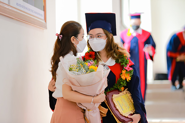 Các Tân Thạc sĩ, Cử nhân, Kỹ sư, Kiến trúc sư, Dược sĩ HUTECH rộn ràng tốt nghiệp 155