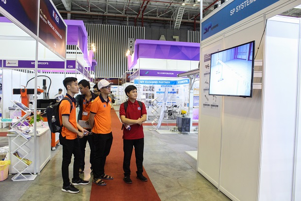 Sinh viên HUTECH tham quan Triển lãm Quốc tế về máy móc, thiết bị công nghiệp VIMAF & VSIF 2019 37