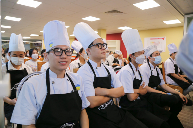 Nhiều đầu bếp trẻ tiềm năng lộ diện tại vòng Chung kết cuộc thi nấu ăn với nho khô California 181