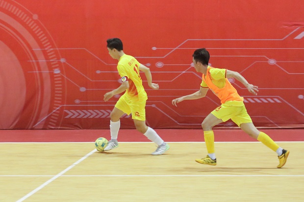 Tuyển Futsal nam HUTECH tiến thẳng vào Bán kết sau trận Tứ kết “thư hùng” 22