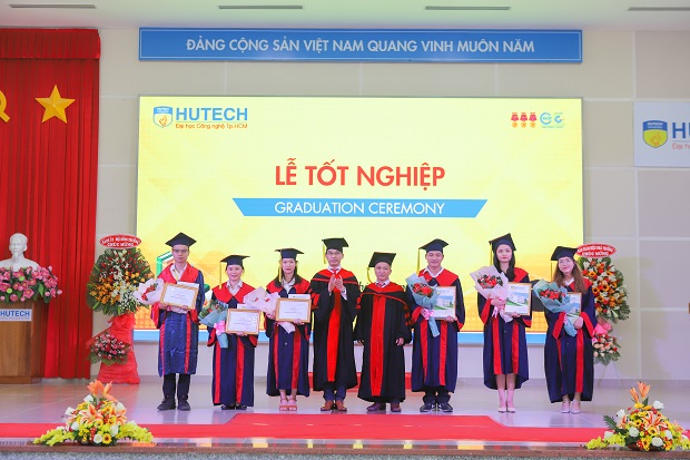 Rộn ràng lễ trao bằng tốt nghiệp cho các tân Cử nhân, Kỹ sư, Dược sĩ, Kiến trúc sư HUTECH 67