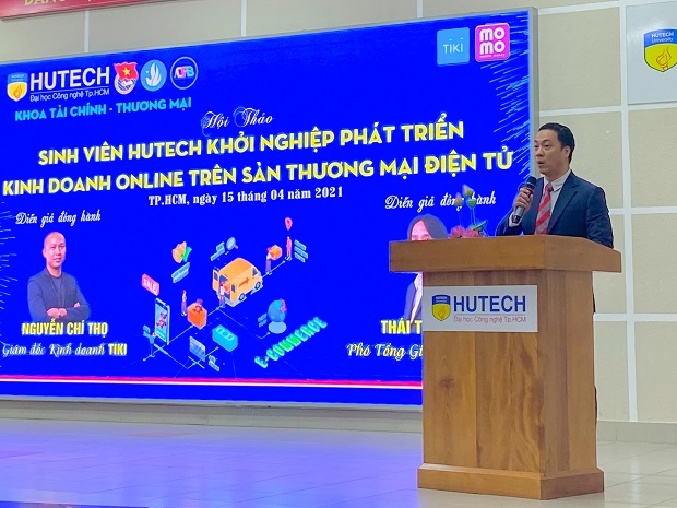 Two CEOs from Tiki and Momo share online business methods with students of HUTECH’s Faculty of Finance and Commerce 25