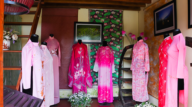 Sinh viên ngành Thiết kế thời trang tìm nguồn cảm hứng sáng tạo tại Bảo tàng Áo dài Việt Nam 52