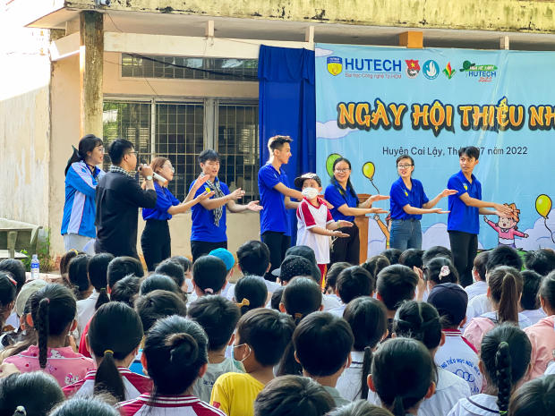 Mùa hè xanh HUTECH 2022: Chiến sĩ tại xã Ngũ Hiệp, tỉnh Tiền Giang “cháy” hết mình cho Ngày hội thiếu nhi 59