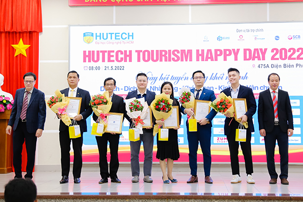 HUTECH Tourism Happy Day 2022: Hơn 2.500 đầu việc tuyển dụng sinh viên Du lịch - Nhà hàng - Khách sạn 176
